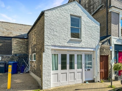 Link-detached house to rent in Victoria Street, Cambridge CB1