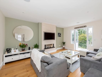 Maisonette for sale in The Avenue, Queen's Park NW6.