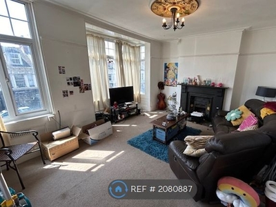 Maisonette to rent in Portland Road, Hove BN3