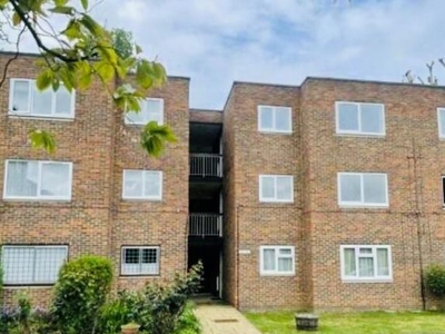 Flat to rent in Broadmeads, Ware SG12