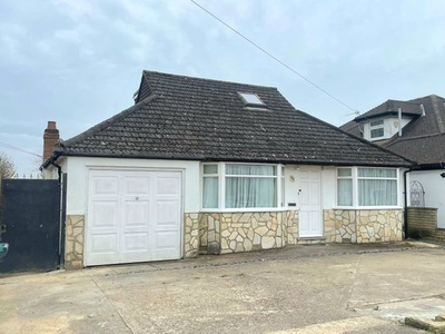 Property to rent in Greenfield Avenue, Watford WD19