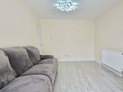 Property to rent in King Georges Avenue, Watford WD18
