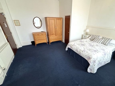 Room to rent in Durley Road South, Bournemouth BH2
