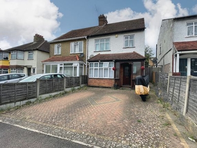 Semi-detached house to rent in Deaconsfield Road, Hemel Hempstead, Hertfordshire HP3