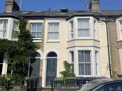Semi-detached house to rent in Herbert Street, Cambridge CB4