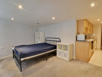 Studio to rent in Chester Road, Watford, Hertfordshire WD18