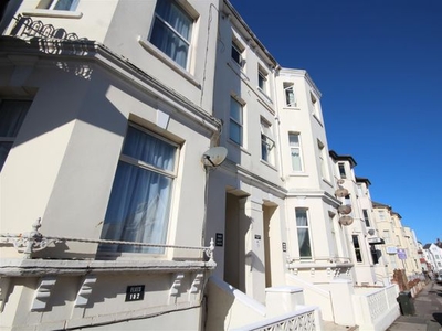 Studio to rent in St. Michaels Road, Westcliff, Bournemouth BH2