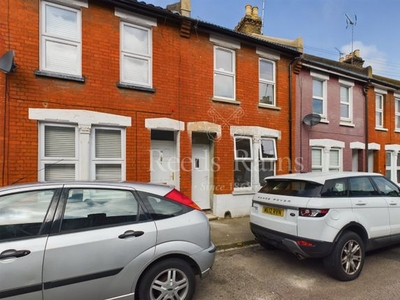 Terraced house to rent in Church Street, Rochester, Kent ME1