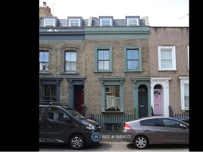 Terraced house to rent in Ellesmere Road, London E3