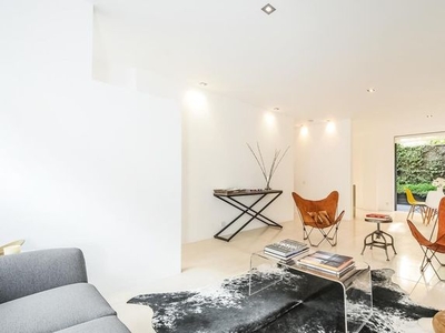 Terraced house to rent in Gloucester Mews West, Hyde Park W2