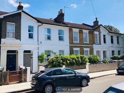 Terraced house to rent in Kings Grove, London SE15