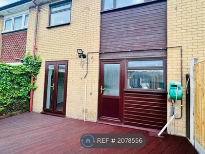 Terraced house to rent in Long Lynderswood, Basildon SS15