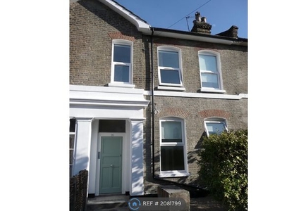 Terraced house to rent in Montpelier Road, London SE15