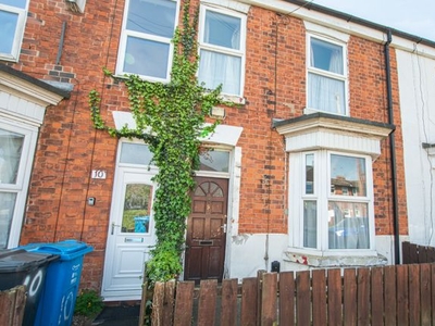 Terraced house to rent in Newland Avenue, Hull HU5