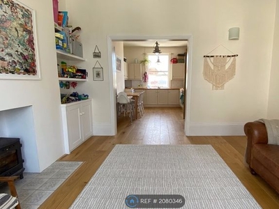 Terraced house to rent in Queens Park Road, Brighton BN2