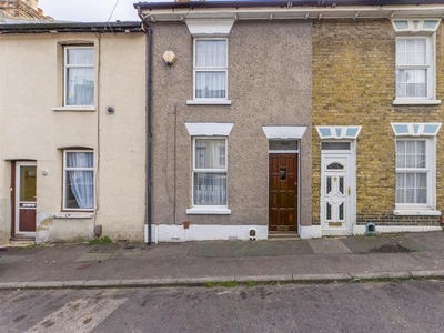 Terraced house to rent in Rose Street, Rochester ME1