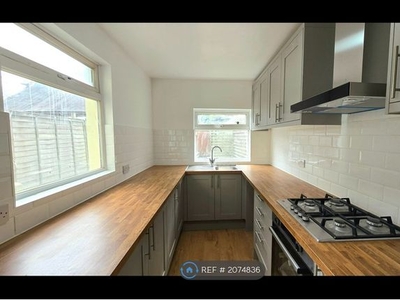 Terraced house to rent in Southbridge Road, Croydon CR0