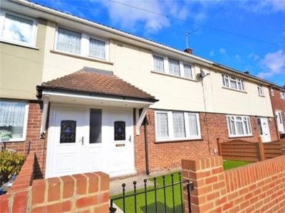 Terraced house to rent in Sycamore Road, Rochester ME2