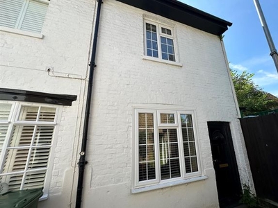 Terraced house to rent in Terrace Gardens, Watford WD17
