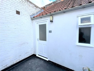 Terraced house to rent in Westgate, Sleaford, Lincolnshire NG34