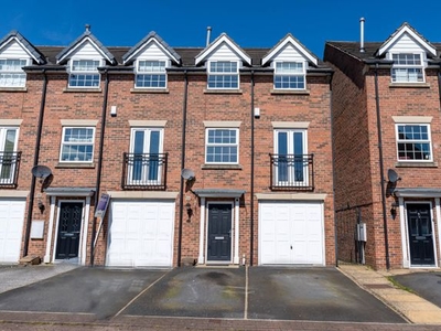 Town house for sale in Linden Court, Rothwell, Leeds LS26