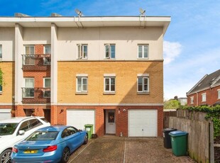 Town house for sale in The Gateway, Watford WD18