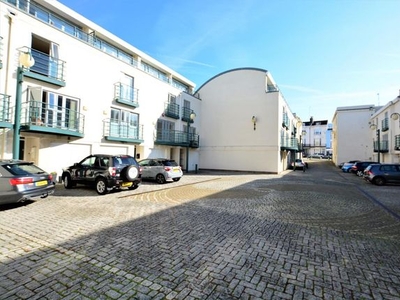 Town house to rent in Golden Lane, Brighton BN1