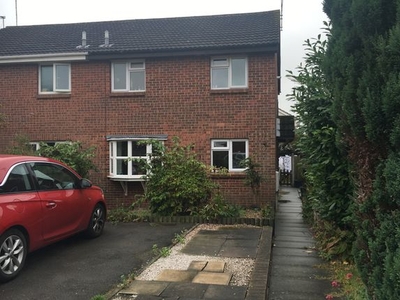 Town house to rent in Manor Drive, Leicester LE4