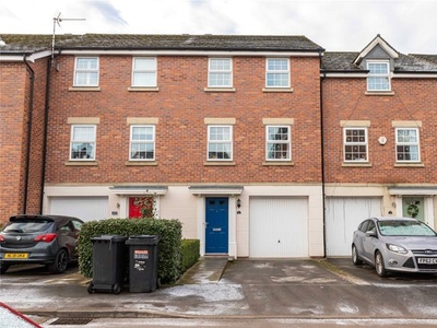 Town house to rent in Moss Chase, Macclesfield, Cheshire SK11