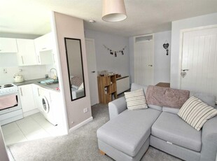 1 bedroom maisonette for rent in Brookside Close, Old Stratford, Milton Keynes, MK19