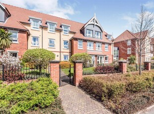 1 Bedroom Retirement Apartment – Purpose Built For Sale in Droitwich, Worcestershire