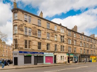 2 bed first floor flat for sale in Lauriston