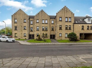 2 bed first floor flat for sale in Strathaven