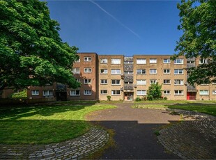2 bed ground floor flat for sale in Leith