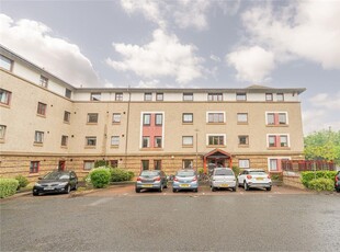 2 bed top floor flat for sale in Fettes