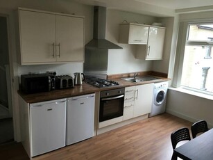 2 bedroom flat for rent in Primrose Hill , Great Horton , Bradford , BD7