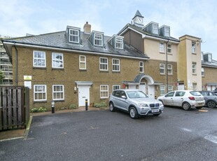 2 bedroom flat for rent in West Cliff Road, West Cliff, BH2