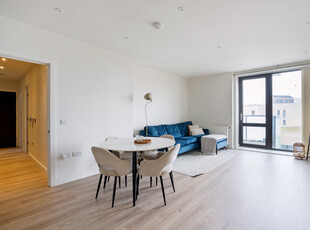 2 bedroom property for sale in Deauville Close, LONDON, E14