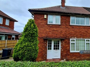 2 bedroom semi-detached house for rent in Cranmore Crescent, Leeds, LS10