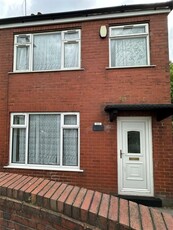 3 bedroom detached house for rent in Highfield Terrace, Manchester, M9