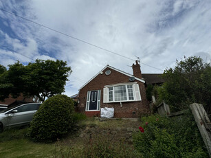 2 bedroom semi-detached house for rent in Eden Walk, Leeds, LS4