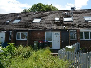 3 bedroom terraced house for rent in Arncliffe Drive, Milton Keynes, MK13