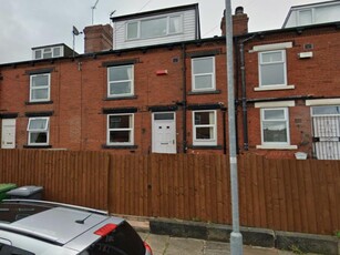 3 bedroom terraced house for rent in Park Mount, Armley , Leeds, LS12