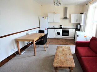 4 bedroom flat for rent in Holdenhurst Road, BOURNEMOUTH, , BH8