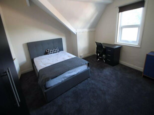 4 bedroom house for rent in Hartley Avenue, Leeds, LS6