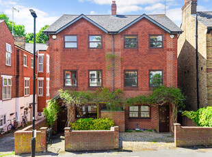 4 bedroom property for sale in Kirkside Road, London, SE3