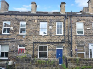 4 bedroom terraced house for rent in Bachelor Lane, Horsforth, Leeds, West Yorkshire, LS18