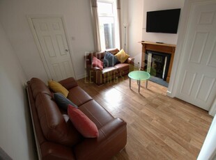 4 bedroom terraced house for rent in Hartopp Road, Clarendon Park, LE2