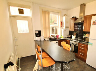 4 bedroom terraced house for rent in Welton Place, Leeds, West Yorkshire, LS6