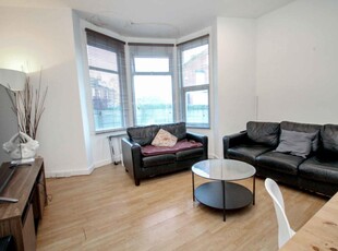 5 bedroom end of terrace house for rent in BILLS INCLUDED - Beechwood Terrace, Burley, Leeds, LS4